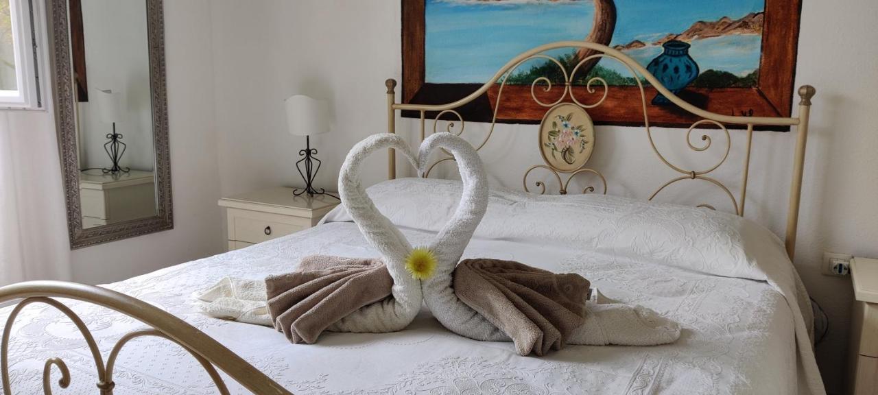 Bed and Breakfast La Porta Sulla Costa San Pantaleo Exterior foto